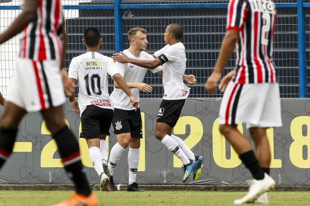 Equipe do Corinthians sub-20 enfrenta o São Paulo pelo campeonato paulista
