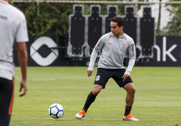 Jadson no treino do Corinthians