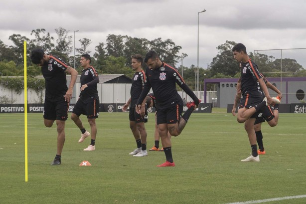 Jogadores realizam treinamentos no treino desta tarde