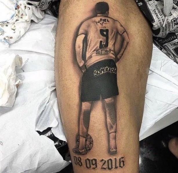 Gustavo fez tatuagem em suas primeiras semanas como jogador do Corinthians