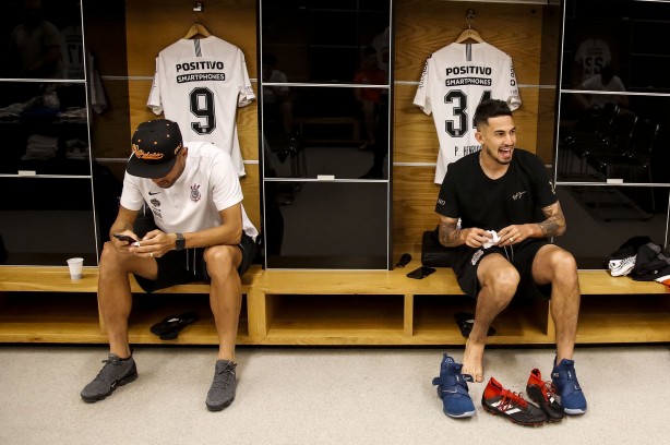 Pedro Henrique e Roger nos vestiários