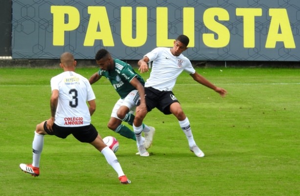Corinthians e Palmeiras tiveram um incio equilibrado na final
