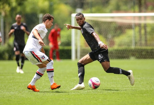 Corinthians enfrenta o São Paulo pelo campeonato paulista sub-13