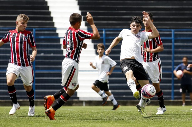 Corinthians enfrenta o São Paulo pelo campeonato paulista sub-13