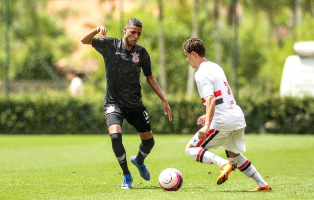 Corinthians enfrenta o São Paulo pelo campeonato paulista sub-17