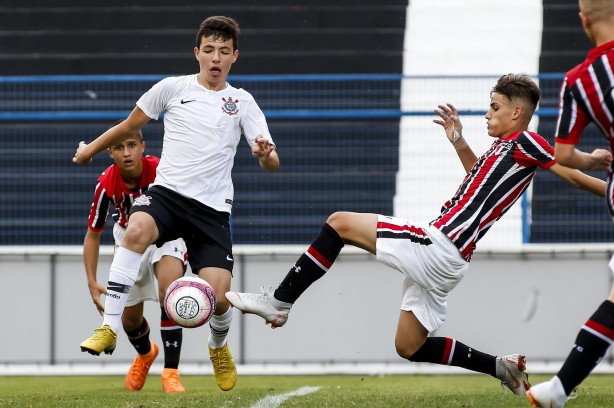 Corinthians enfrenta o São Paulo pelo campeonato paulista sub-13
