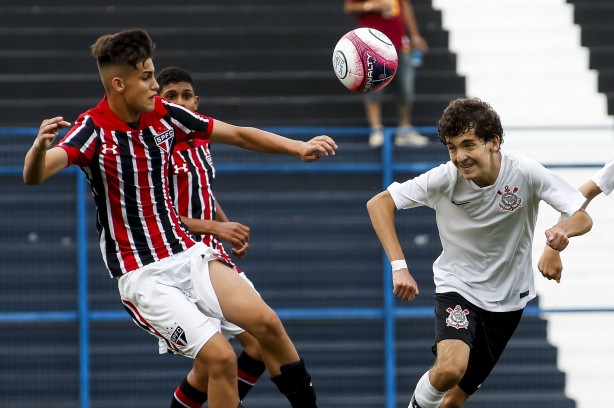 Corinthians enfrenta o São Paulo pelo campeonato paulista sub-13