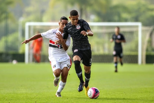 Corinthians enfrentou o São Paulo pelo campeonato paulista sub-15