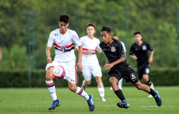 Corinthians enfrentou o São Paulo pelo campeonato paulista sub-15