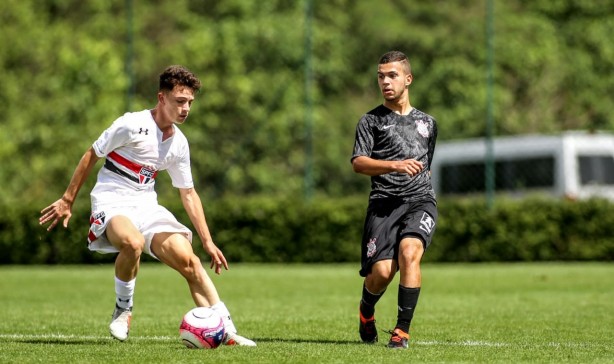 Corinthians enfrentou o São Paulo pelo campeonato paulista sub-15