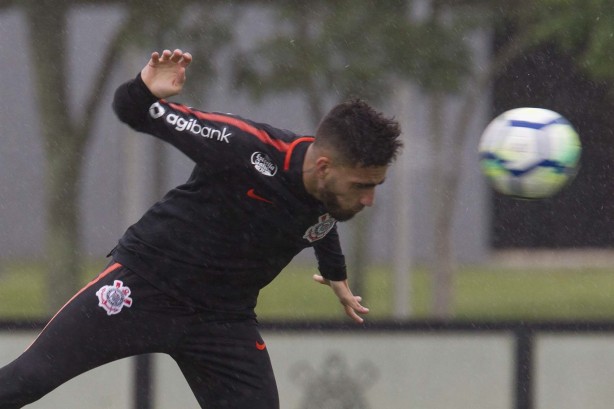 Gabriel no treino preparatório para duelo contra o Atlético-PR, pelo Brasileirão