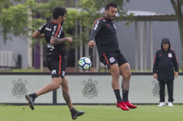 Olha ele aí! Zagueiro Vilson no treino de hoje no CT