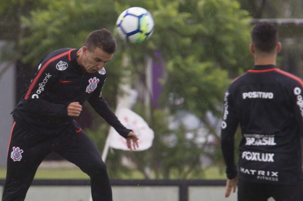 Rodrigo Figueiredo durante treino desta segunda-feira em preparação para jogo contra o Atlético-PR