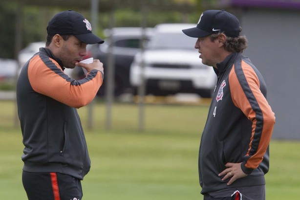 Jair Ventura e o preparador físico Anselmo Sbragia
