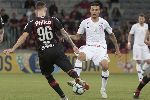 Corinthians perde para o Atlético-PR, pelo Brasileirão