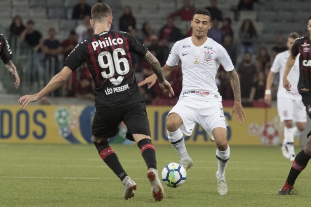 Corinthians perde para o Atlético-PR, pelo Brasileirão