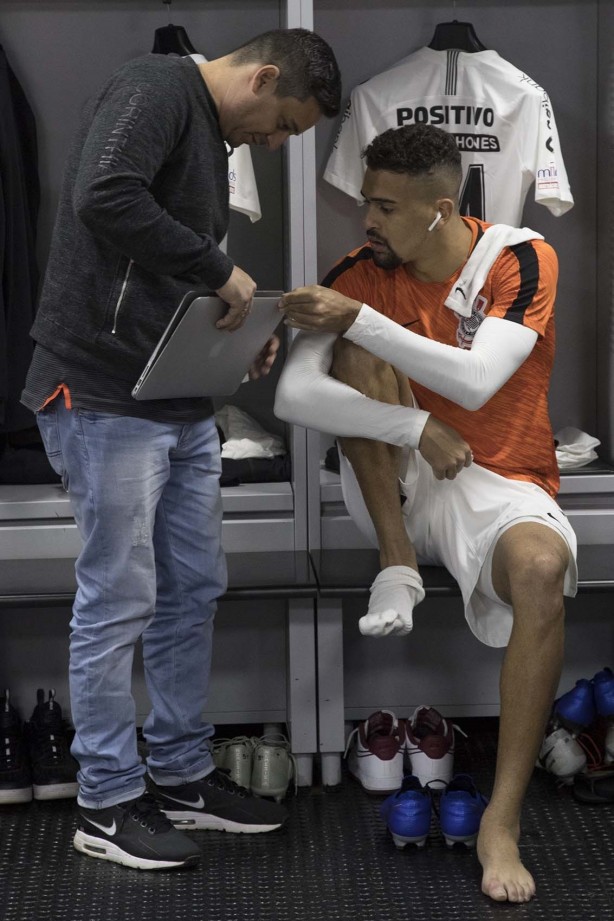 Léo Santos se prepara para a partida contra o Atlético-PR