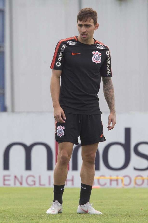 Mosquito treina no CT Joaquim Grava