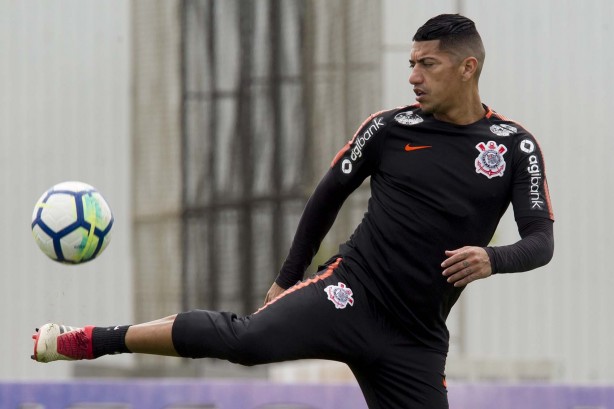 Ralf treina no CT para duelo contra a Chapecoense, agora pelo Campeonato Brasileiro