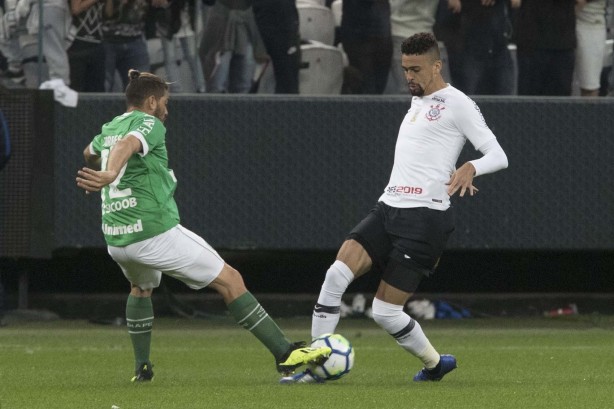 Léo Santos, titular absoluto, no jogo contra a Chapecoense, pelo Brasileirão
