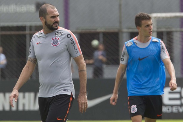 A experiência e a juventude, Danilo treina ao lado de Rodrigo Figueiredo