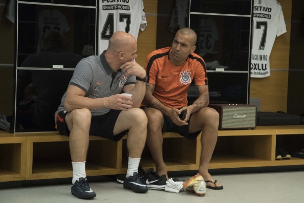 Emerson Sheik no vestiário da Arena Corinthians em seu último jogo no estádio