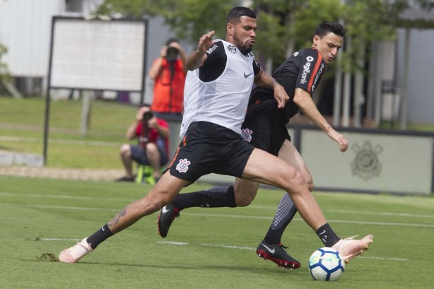 Jonathas e Mantuan treinam no CT de olho no Grêmio, pelo último jogo da temporada