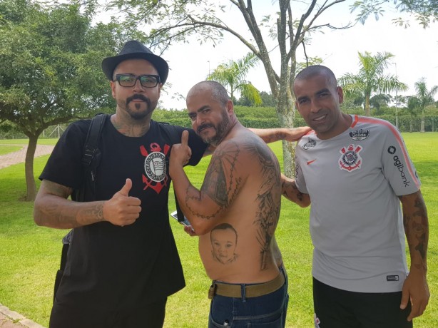 Tatuador, Emerson Sheik e o torcedor tatuado se encontraram nesta sexta