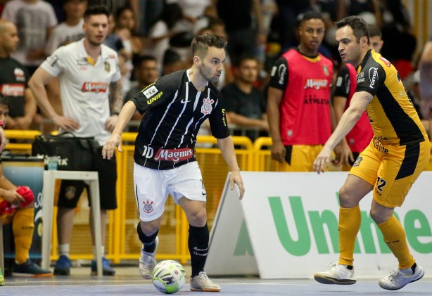 Deives em partida contra o Sorocaba, pela Liga Paulista de Futsal