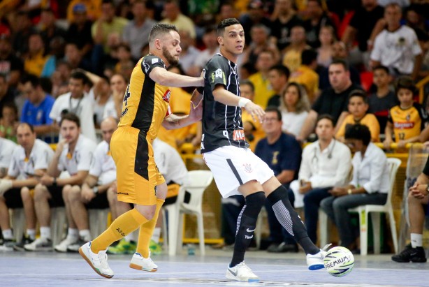 Douglas Nunes ajudou o Corinthians/UNIP a ficar mais perto do título da Liga Paulista de Futsal
