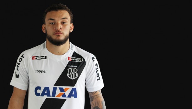 André Luis, que é canhoto, é atacante de beirada