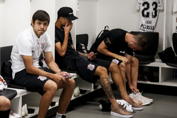 Atacante Romero no vestiário antes da partida contra o Grêmio