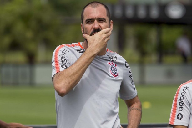 Danilo, meia do Timão, treina para enfrentar o Grêmio, pelo Brasileirão