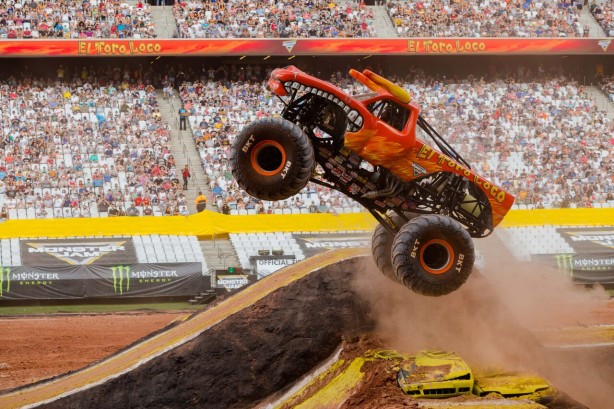 Carros personalizados deram show no estádio