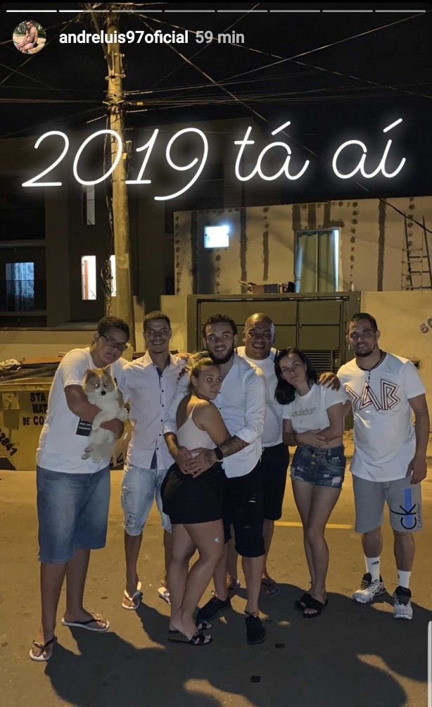 Reforo para 2019, atacante Andr Luis tambm compartilhou sua festa