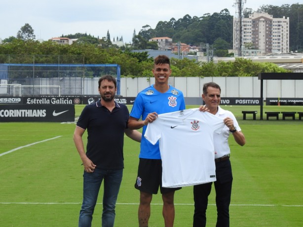 Apresentação de Richard; jogador veio do Fluminense