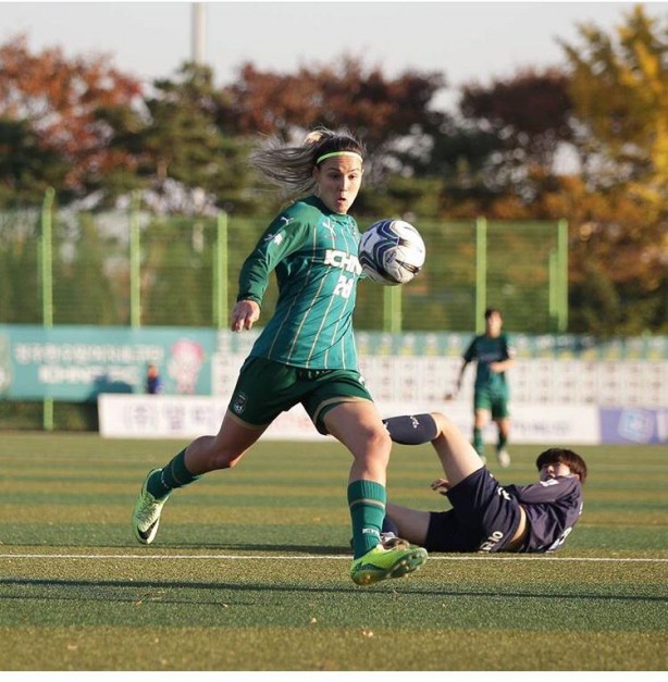 Giovanna teve passagem de dois anos pelo futebol asiático