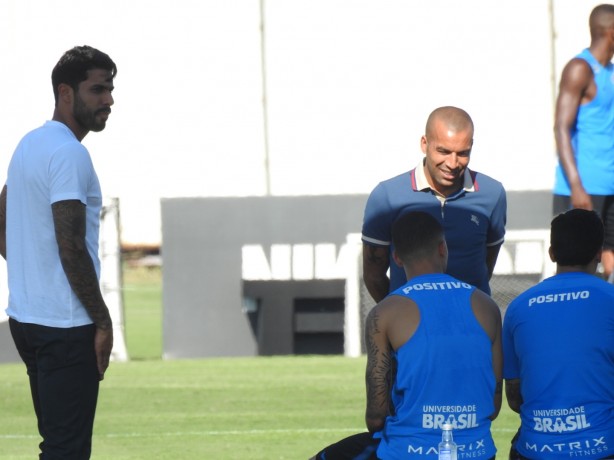 Dirigentes Vilson Menezes e Emerson Sheik acompanharam atividade