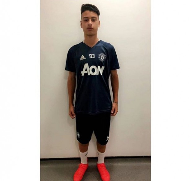 Martinelli passou breve perodo de treinos no Manchester United, da Inglaterra