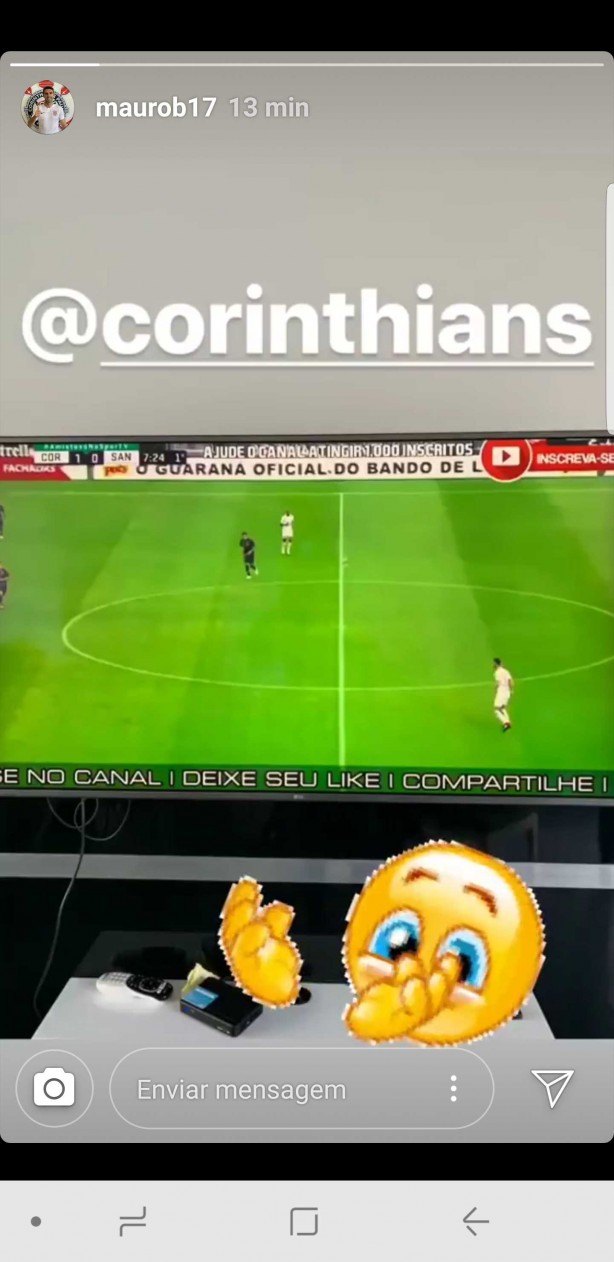 Boselli divulgou imagem assistindo ao jogo do Corinthians neste domingo