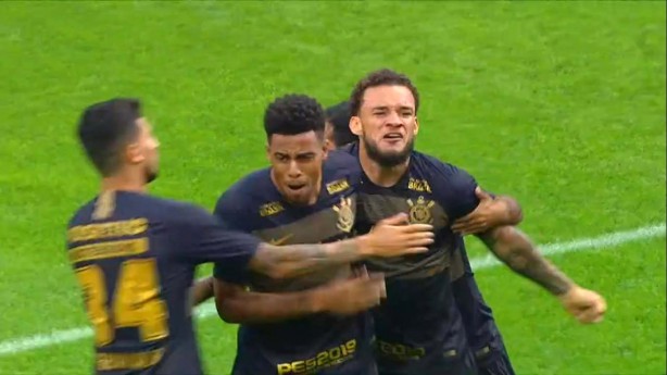 Elenco vibra com gol de Gustagol no início do clássico alvinegro em Itaquera