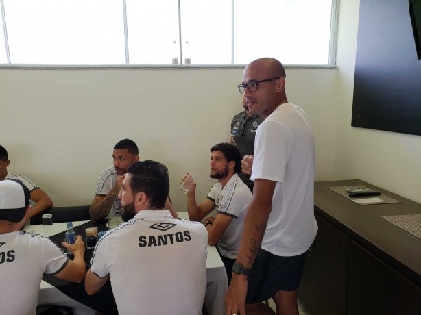 Jogadores dos dois clubes conversaram muito antes de se enfrentar em campo