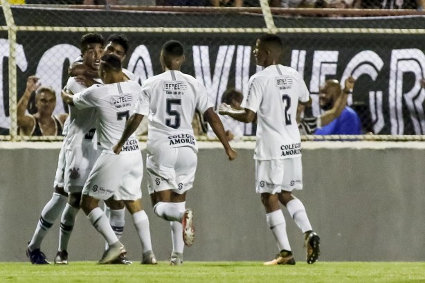 Roni foi um dos grandes destaques do jogo contra o Porto, pela Copinha