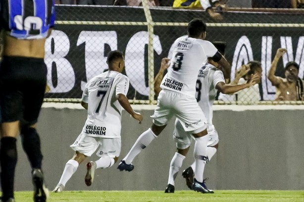 Roni marcou o segundo gol do Timãozinho contra o Porto, de Pernambuco