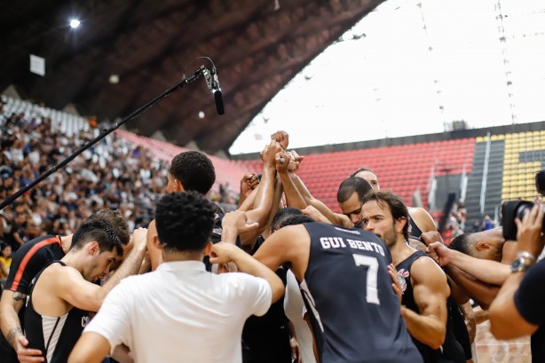 Time de basquete do Corinthians enfrentou o Flamengo, no último sábado