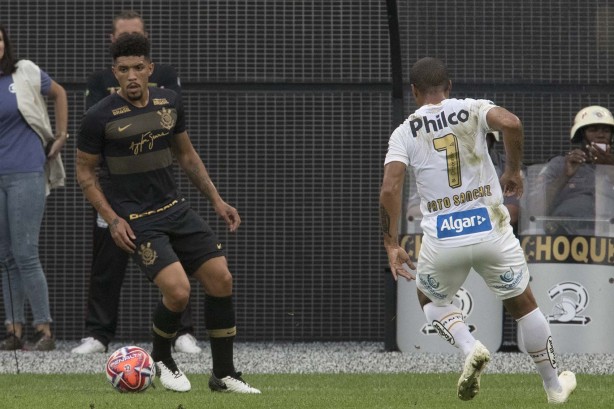 Douglas também entrou em campo na partida amistosa contra o Santos, na Arena Corinthians