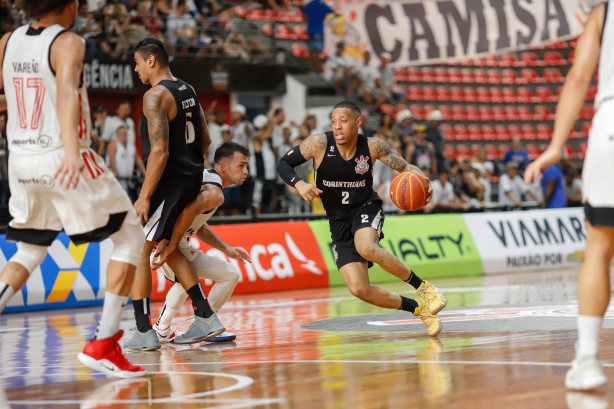 Fuller durante derrota para o Flamengo, pela décima semana da NBB