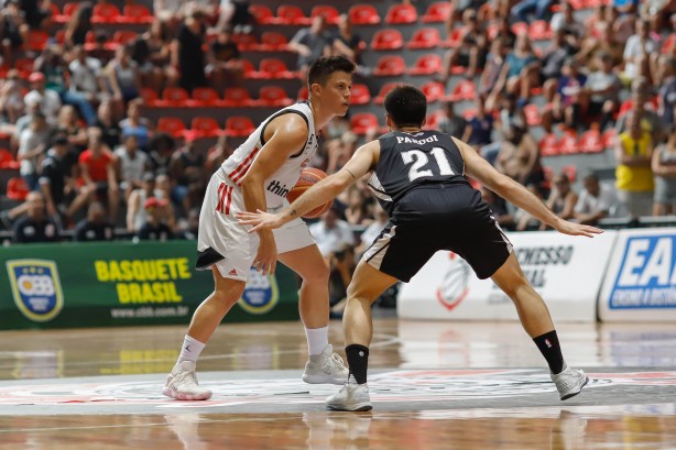 Parodi durante jogo contra o Flamengo, pela décima semana de NBB