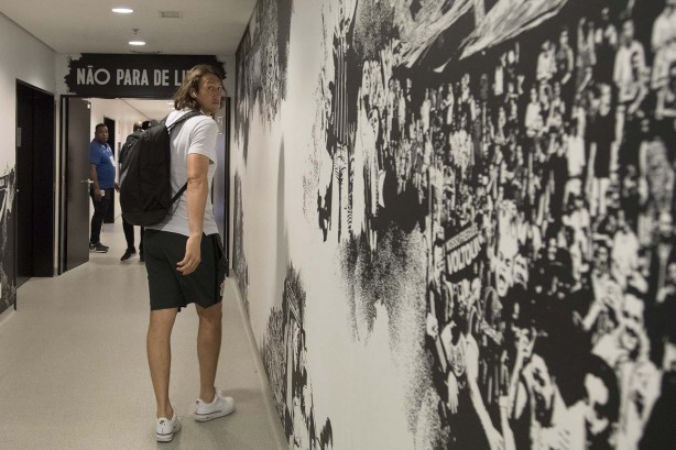 Cássio no vestiário da Arena Corinthians antes do amistoso contra o Santos