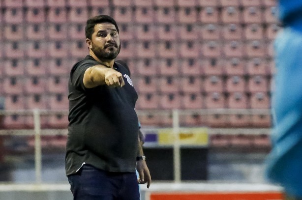 Eduardo Barroca comando o Timãozinho no empate em 2 a 2 com o Red Bull Brasil